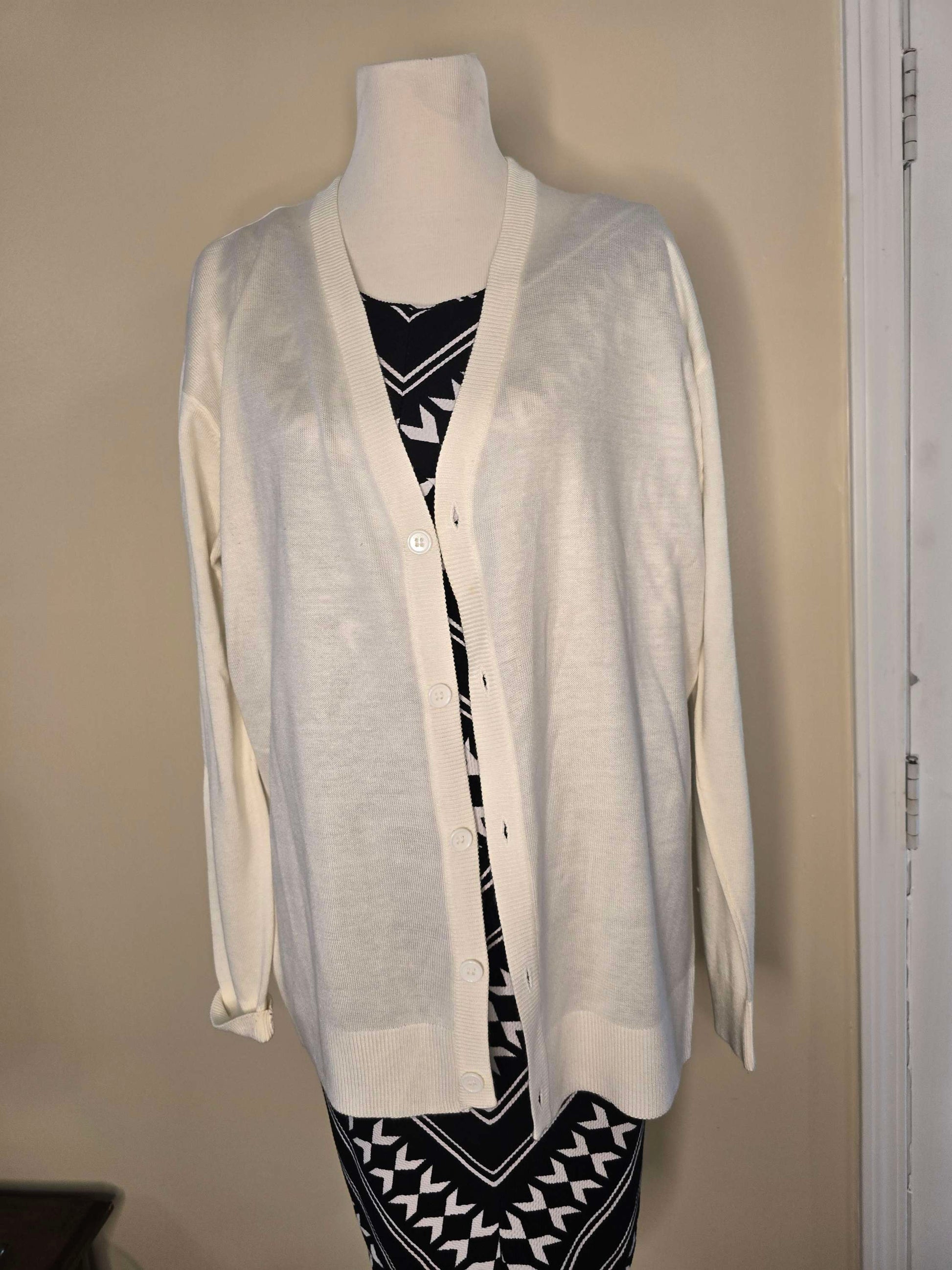 Blue ocean 2xl white sweater image 0