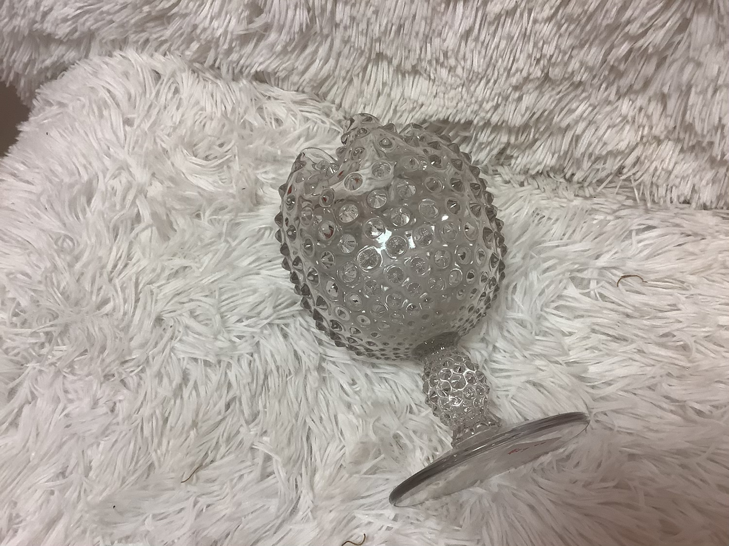 Handkerchief textured wine glass image 2