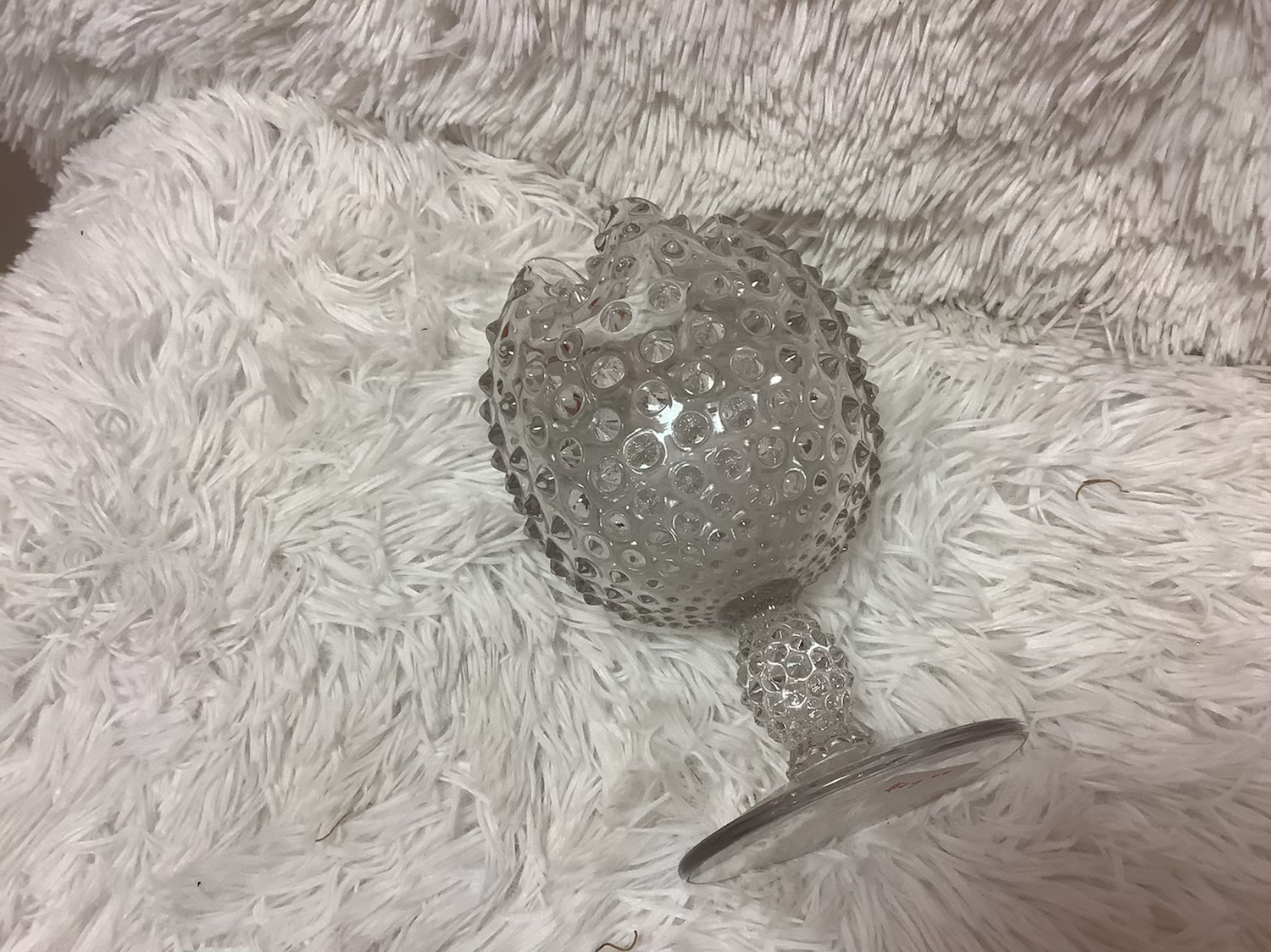 Handkerchief textured wine glass image 2