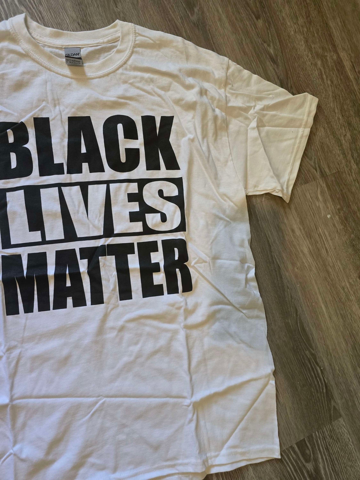 Black lives matter t-shirt size L image 4