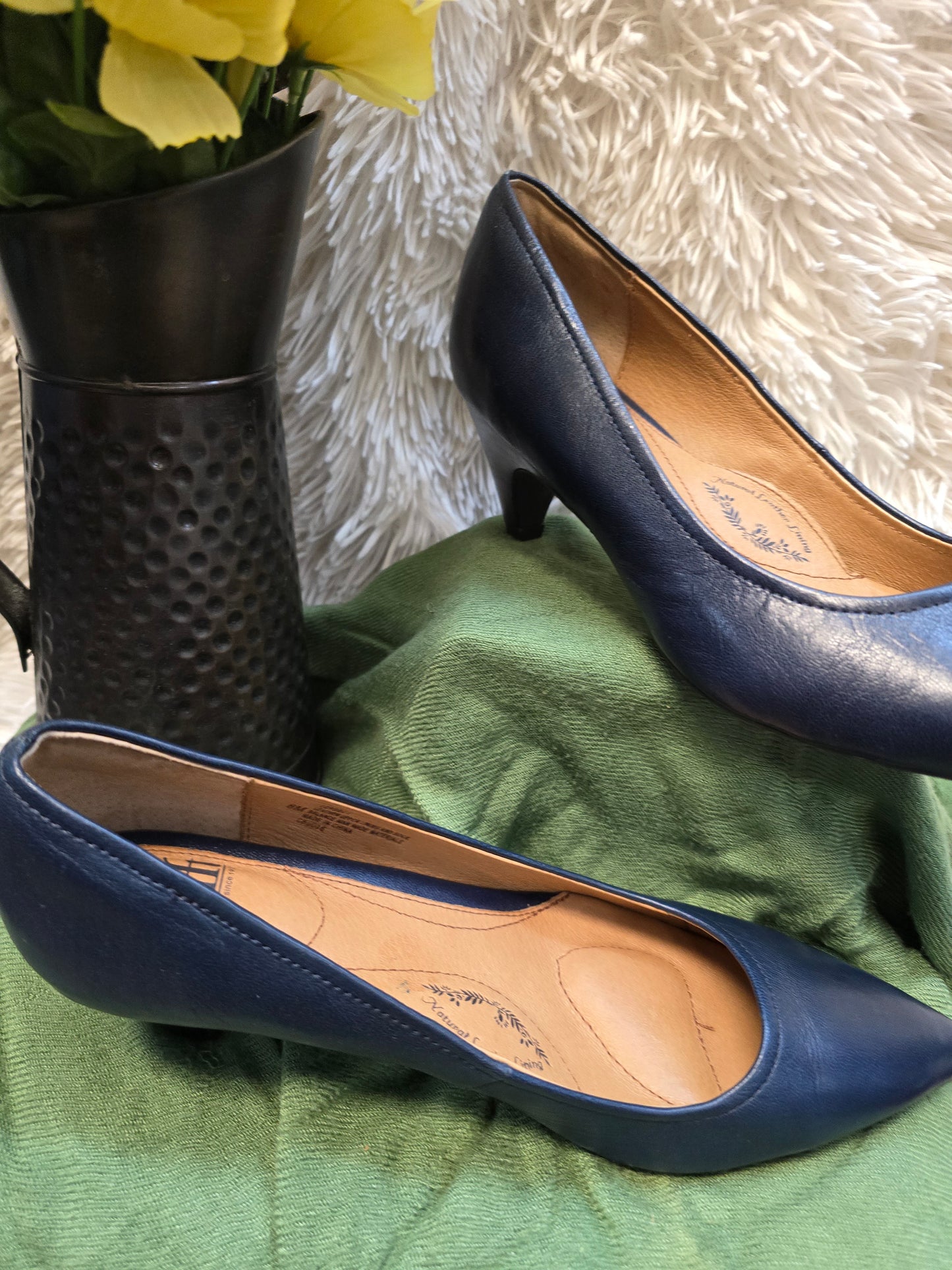 Sofft Blue small heels shoe size 8M image 1