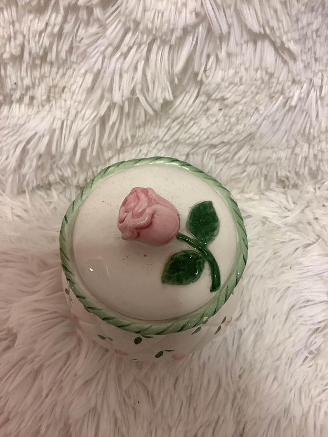 Rose Decorated Jar image 3