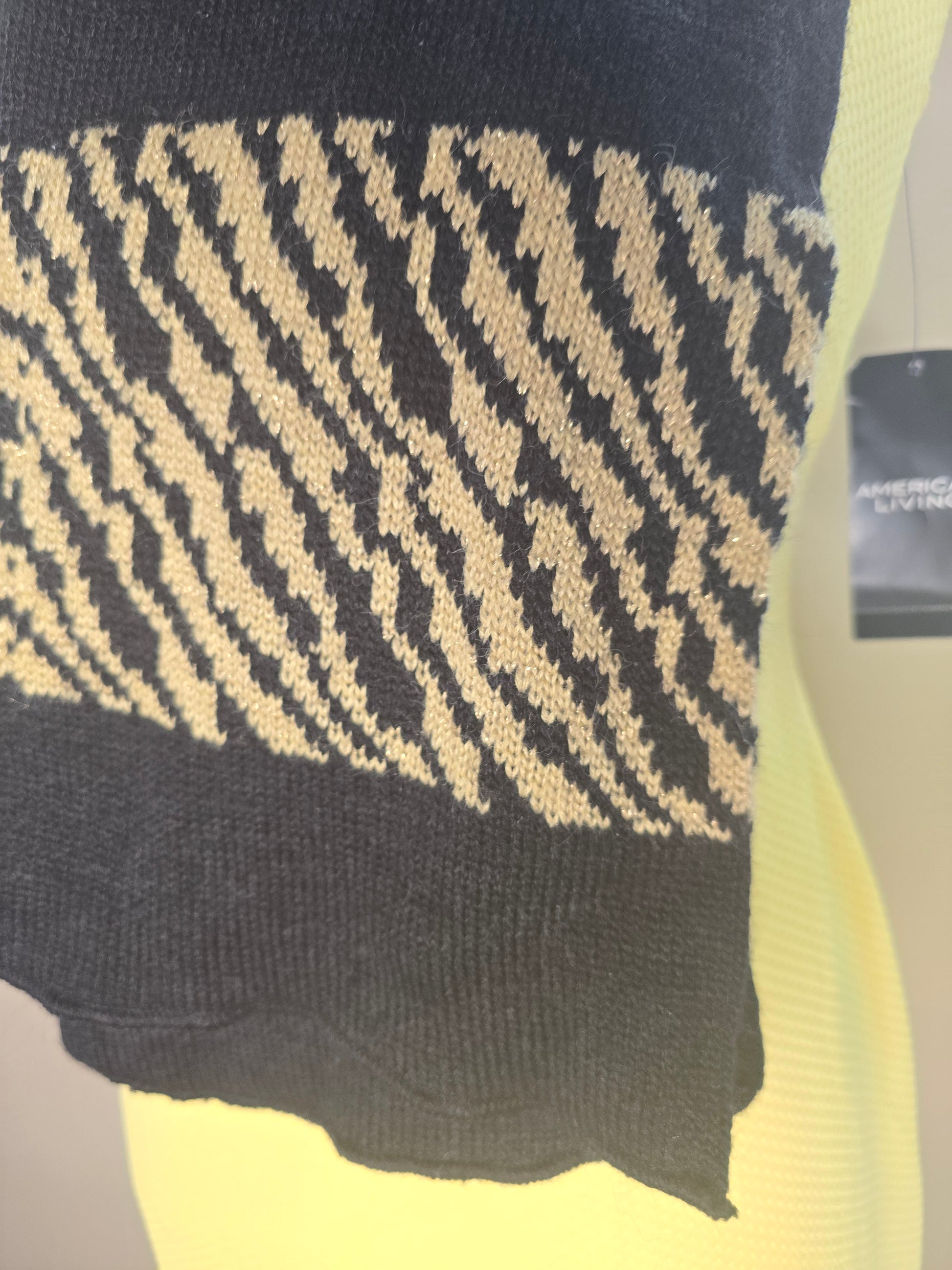 Black and gold scarf image 7
