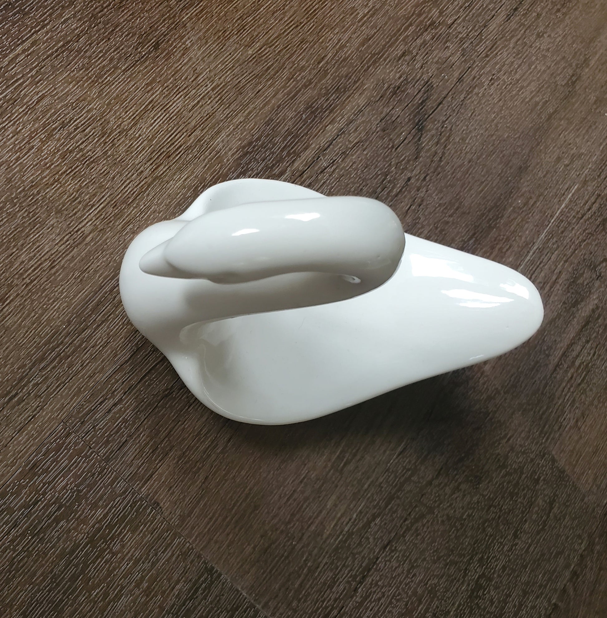 White swan decor image 2