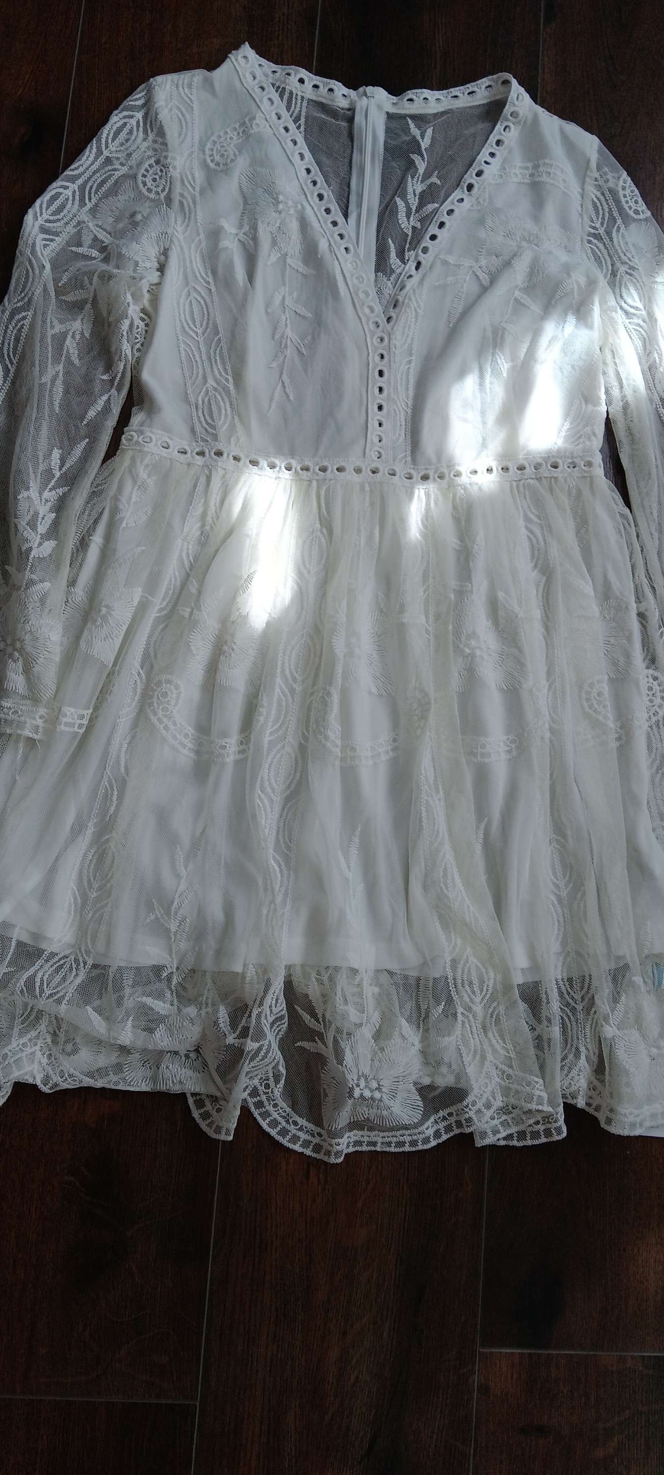 Cupshe white dress M image 0