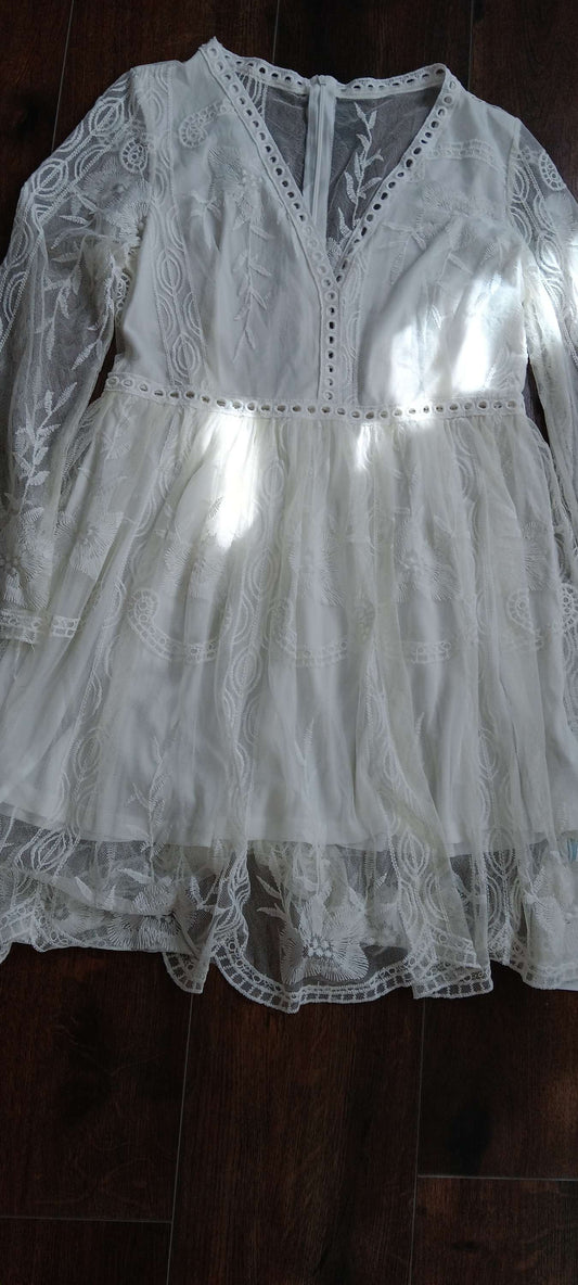 Cupshe white dress M image 0