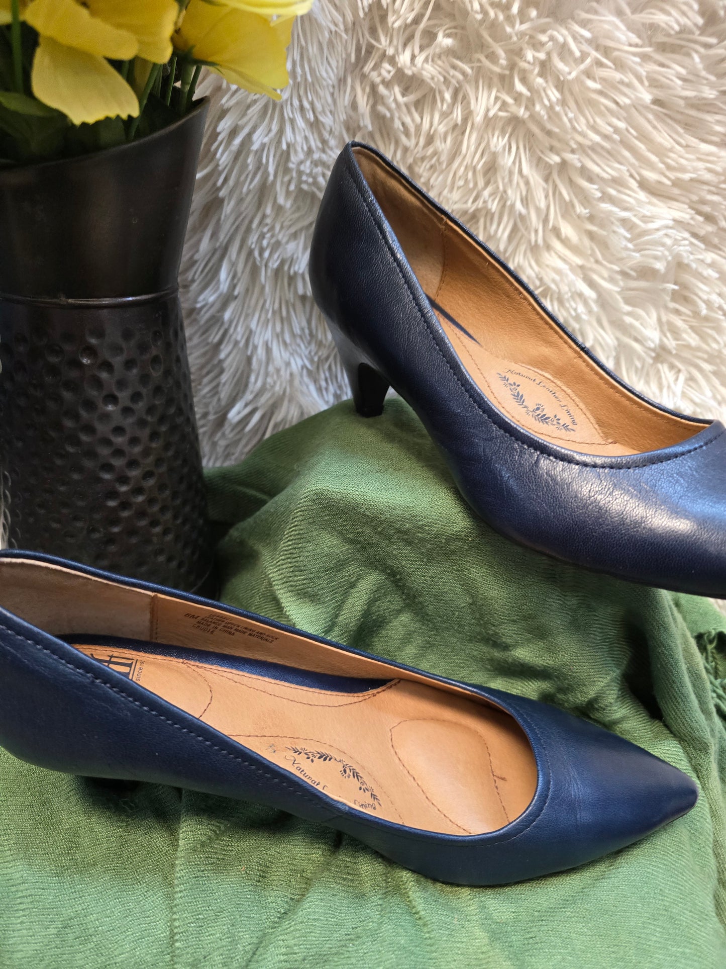 Sofft Blue small heels shoe size 8M image 3
