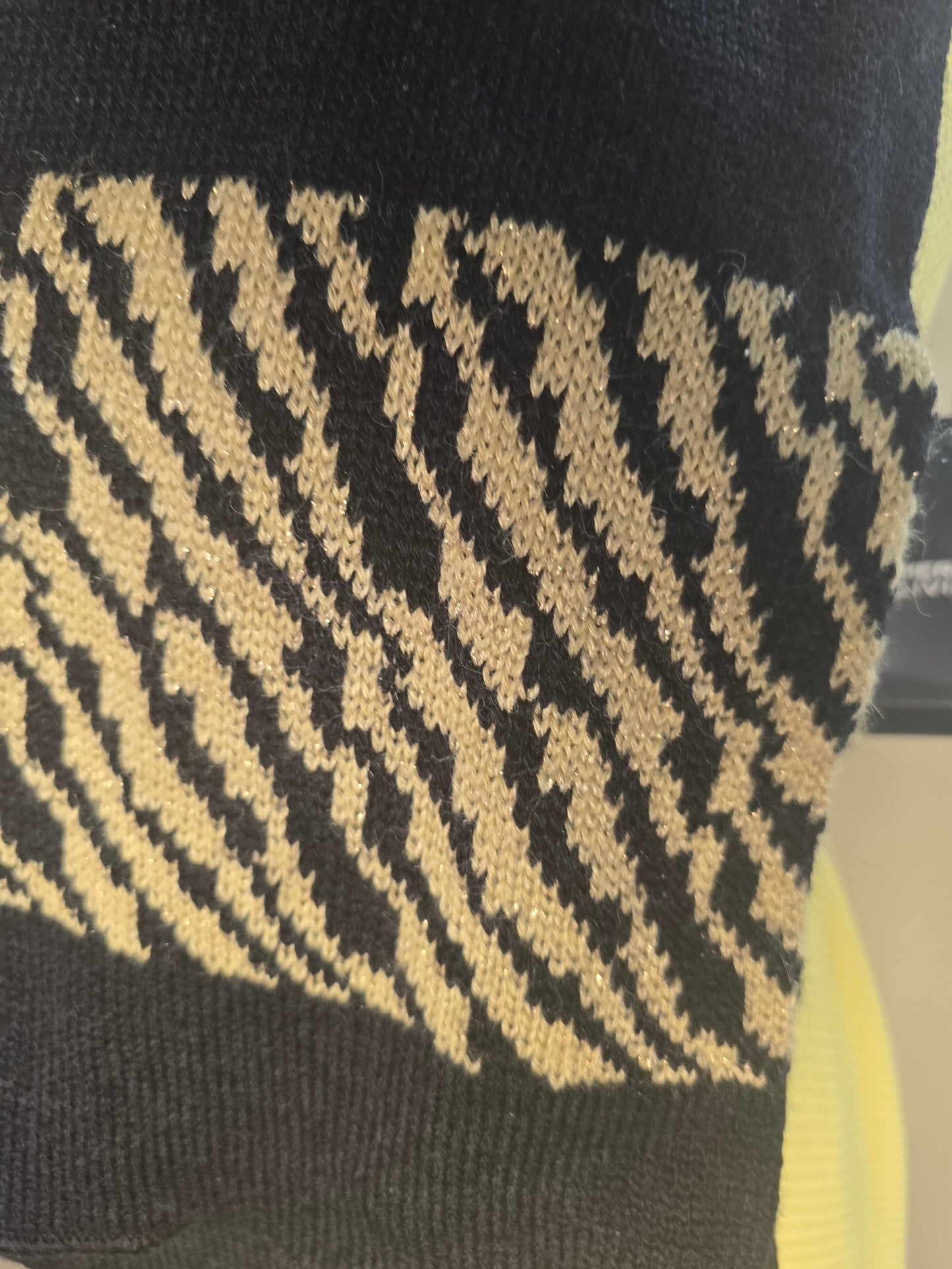 Black and gold scarf image 6