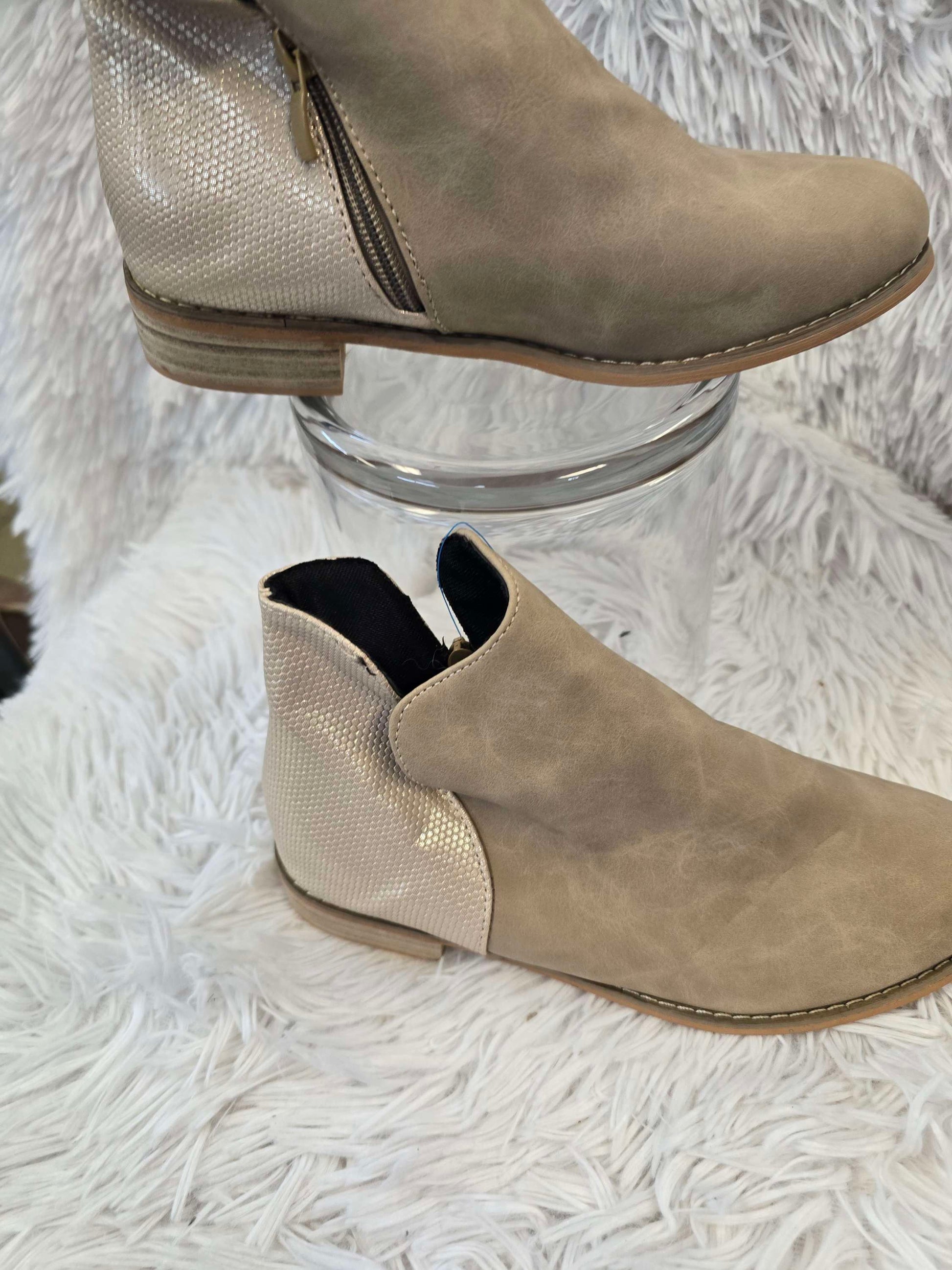 Girl ankle boots size 3 image 0