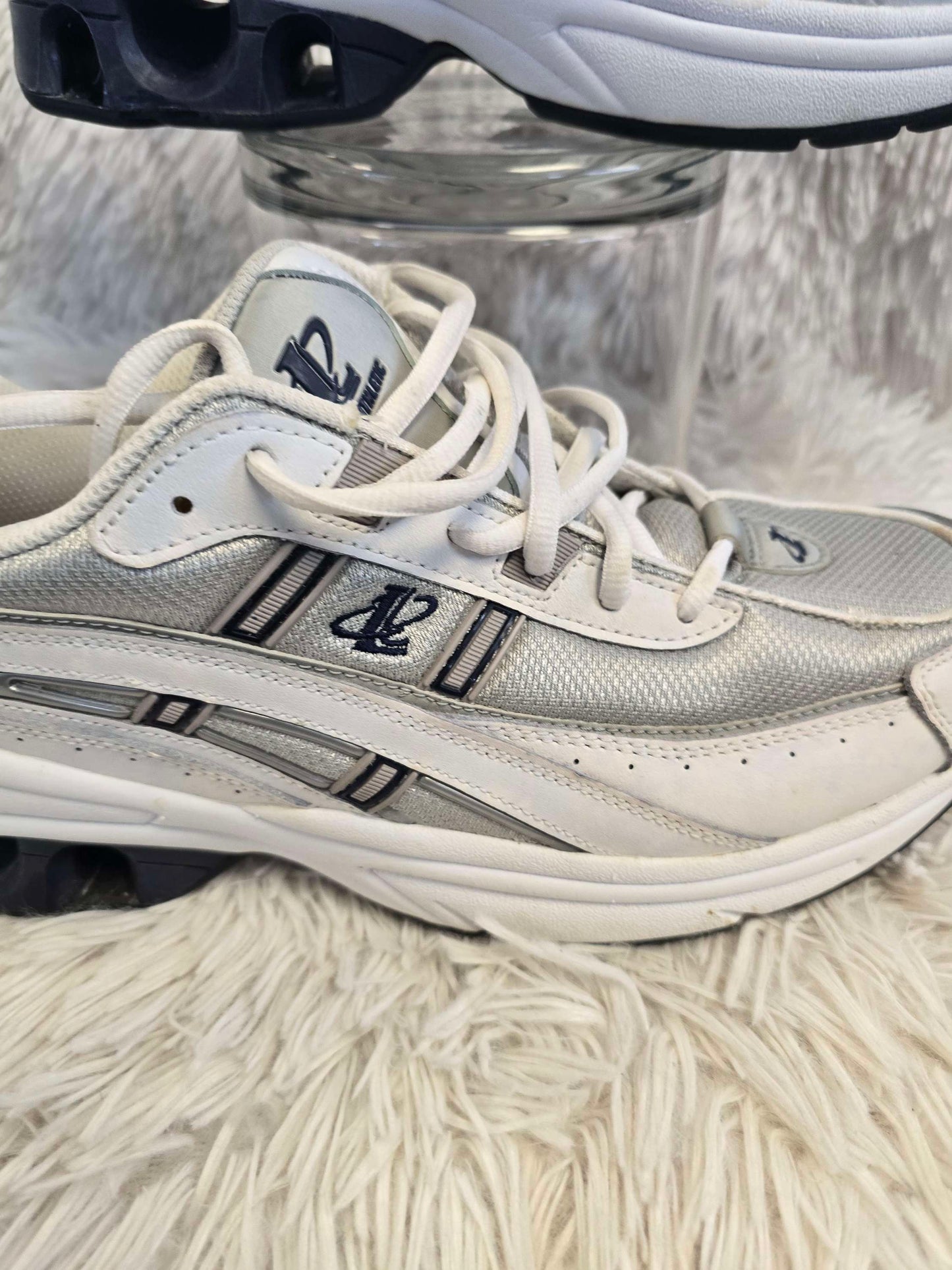 Logo Athletic men tennis shoe size 10 image 1