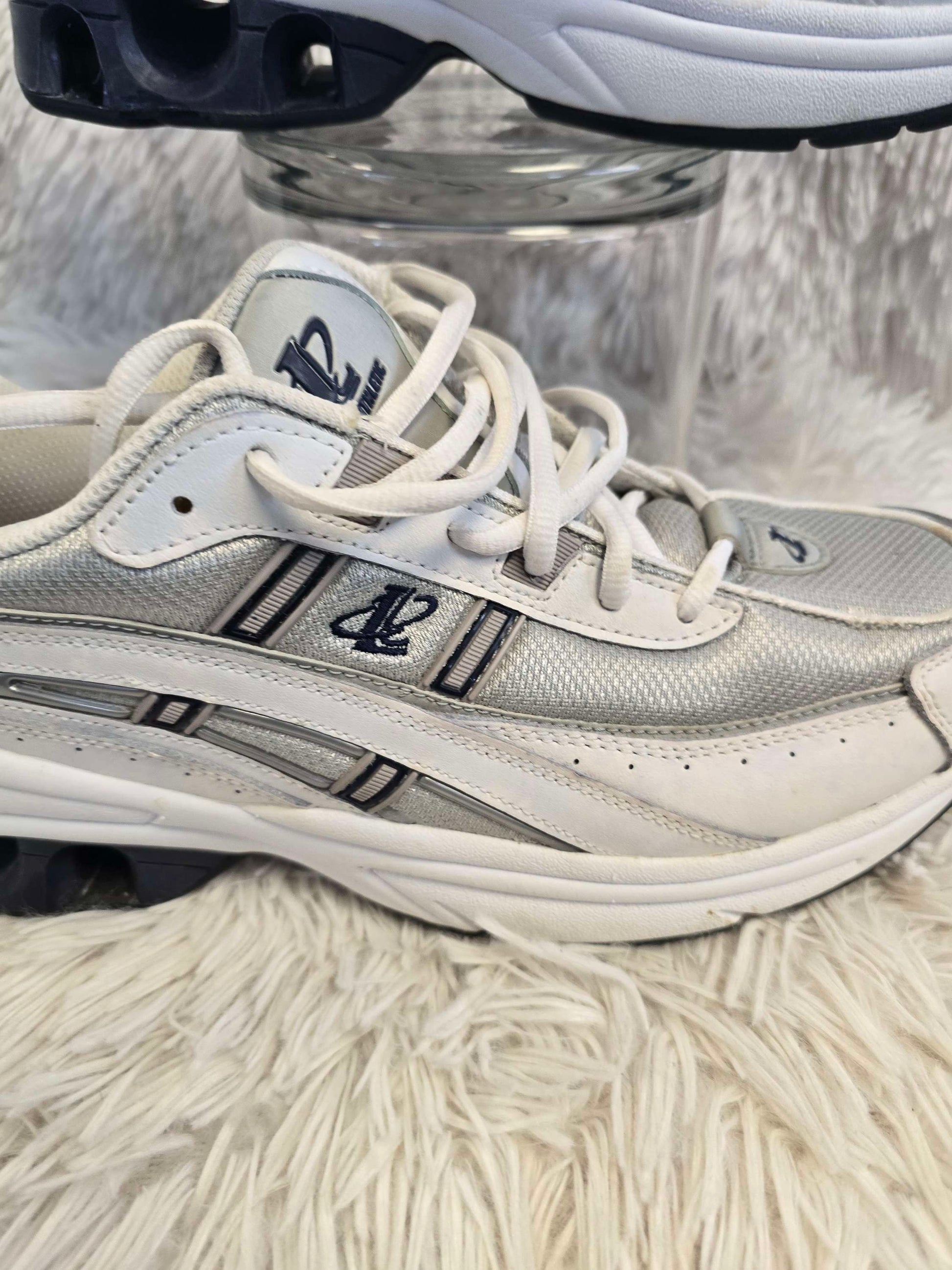 Logo Athletic men tennis shoe size 10 image 1