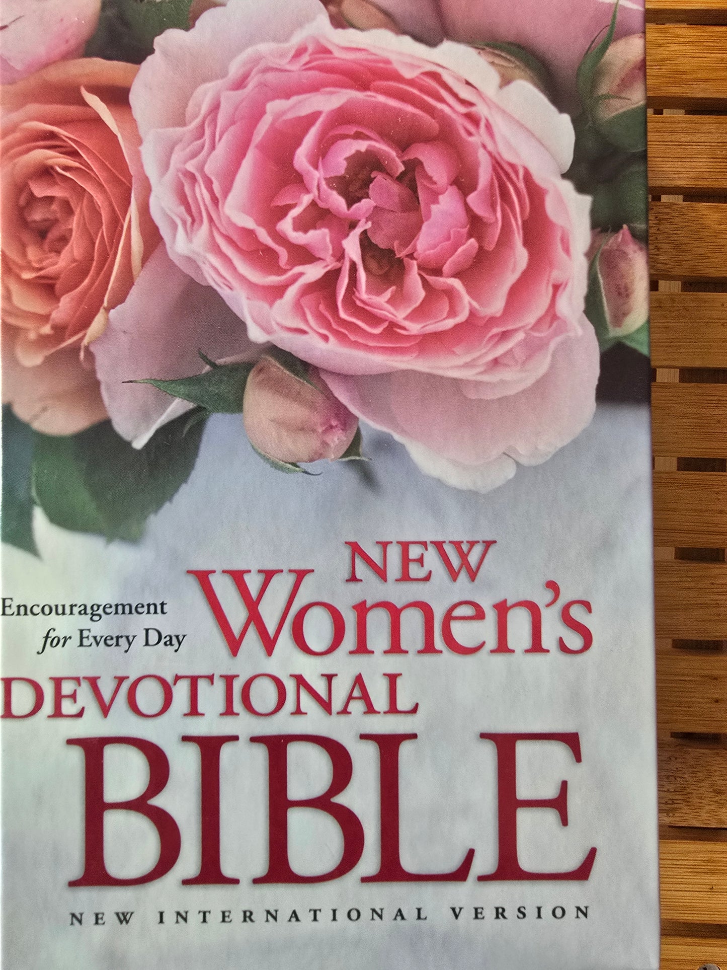 New Women’s Devotional Bible NIV – Hardcover Floral Edition – Encouragement for Every Day