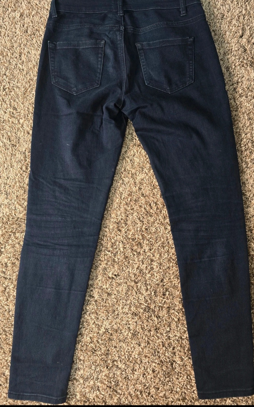 Forever 21 Women’s Dark Wash Skinny Jeans – Size 28
