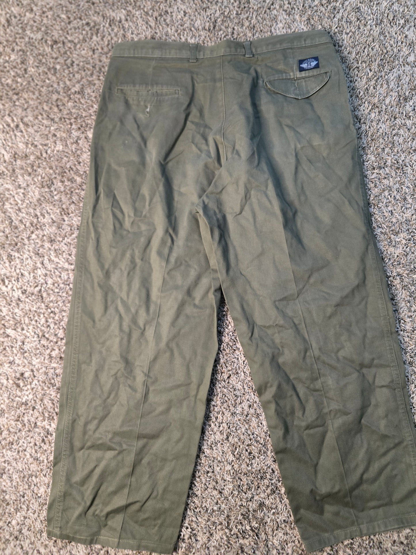 Dockers Men’s Olive Green Pleated Pants – Classic Fit 33x30