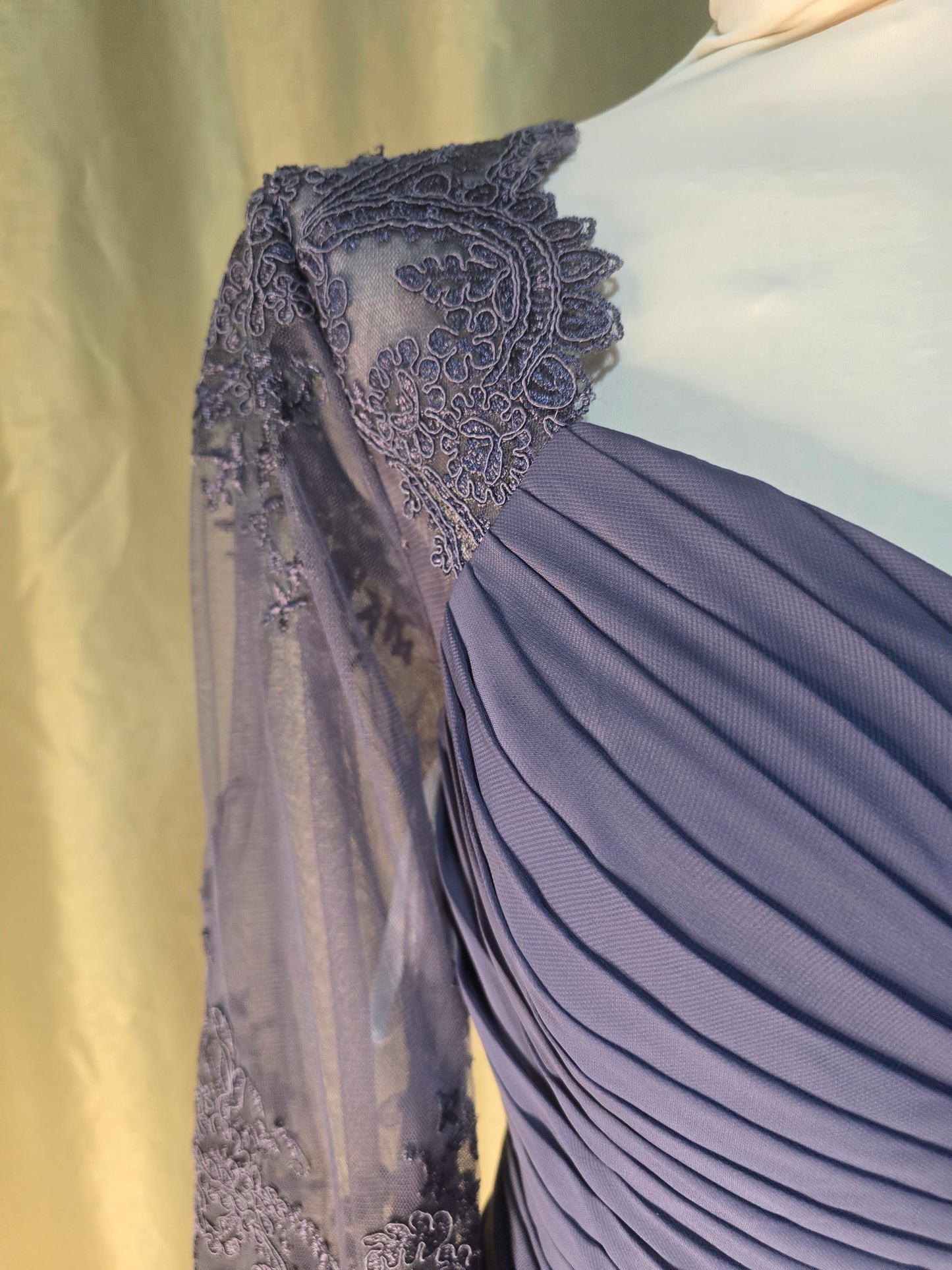 JJ's House Dusty Lavender Chiffon Formal Dress – Women's Approx. Size 14 – Knee Length – 3/4 Lace Sleeves