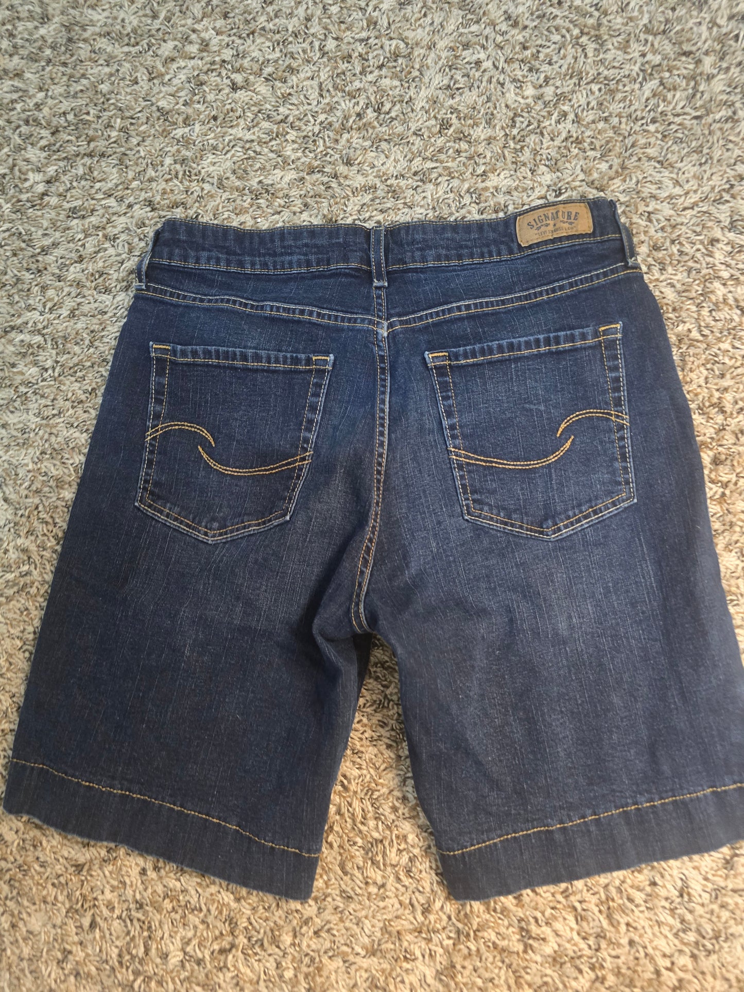 Levi’s Signature Women’s Denim Bermuda Shorts – Size 8