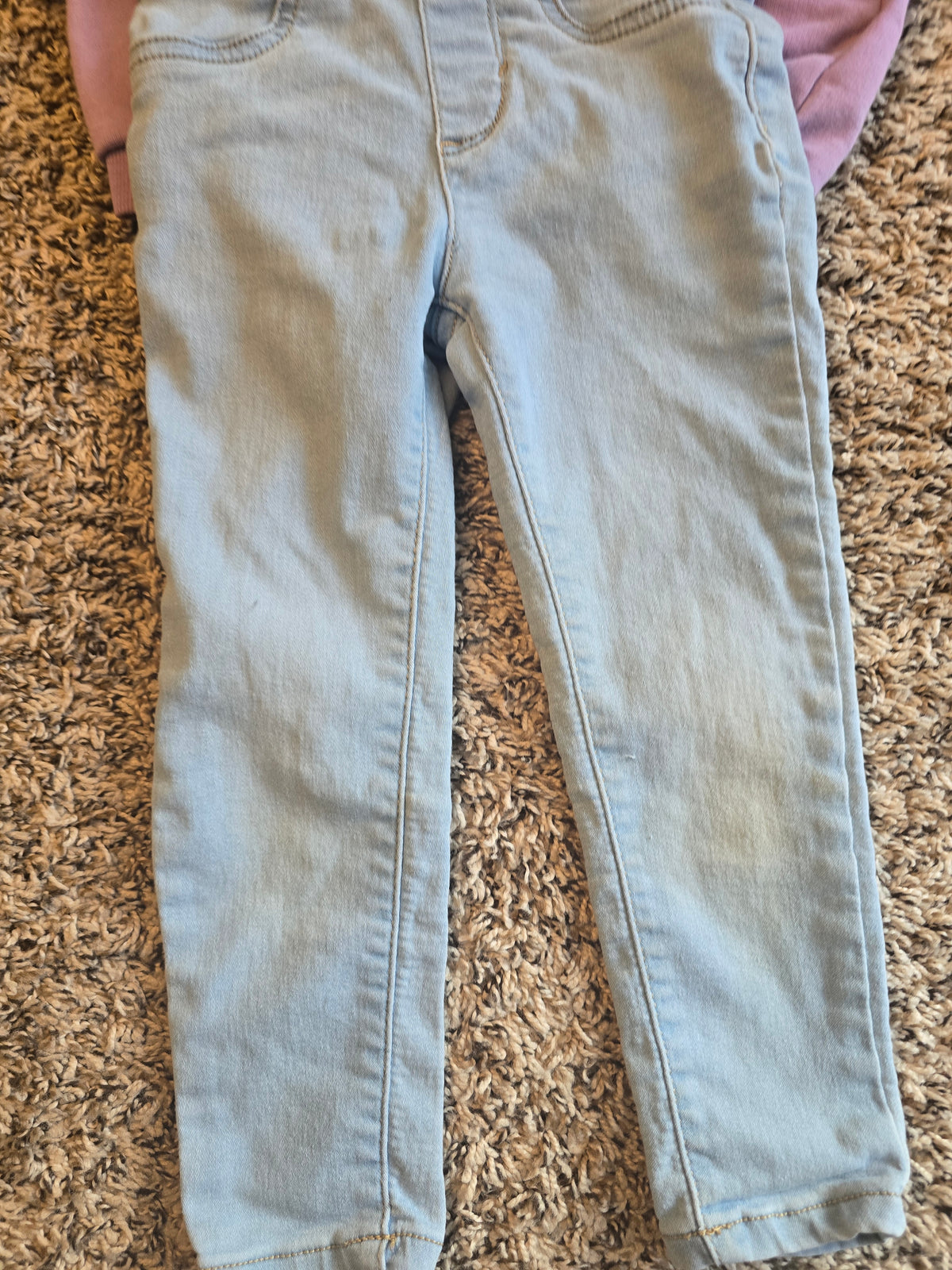 Girls H&M & Levi’s 2-Piece Outfit Set – Purple Sweatshirt & Light Wash Jeggings – Size 3T/4T