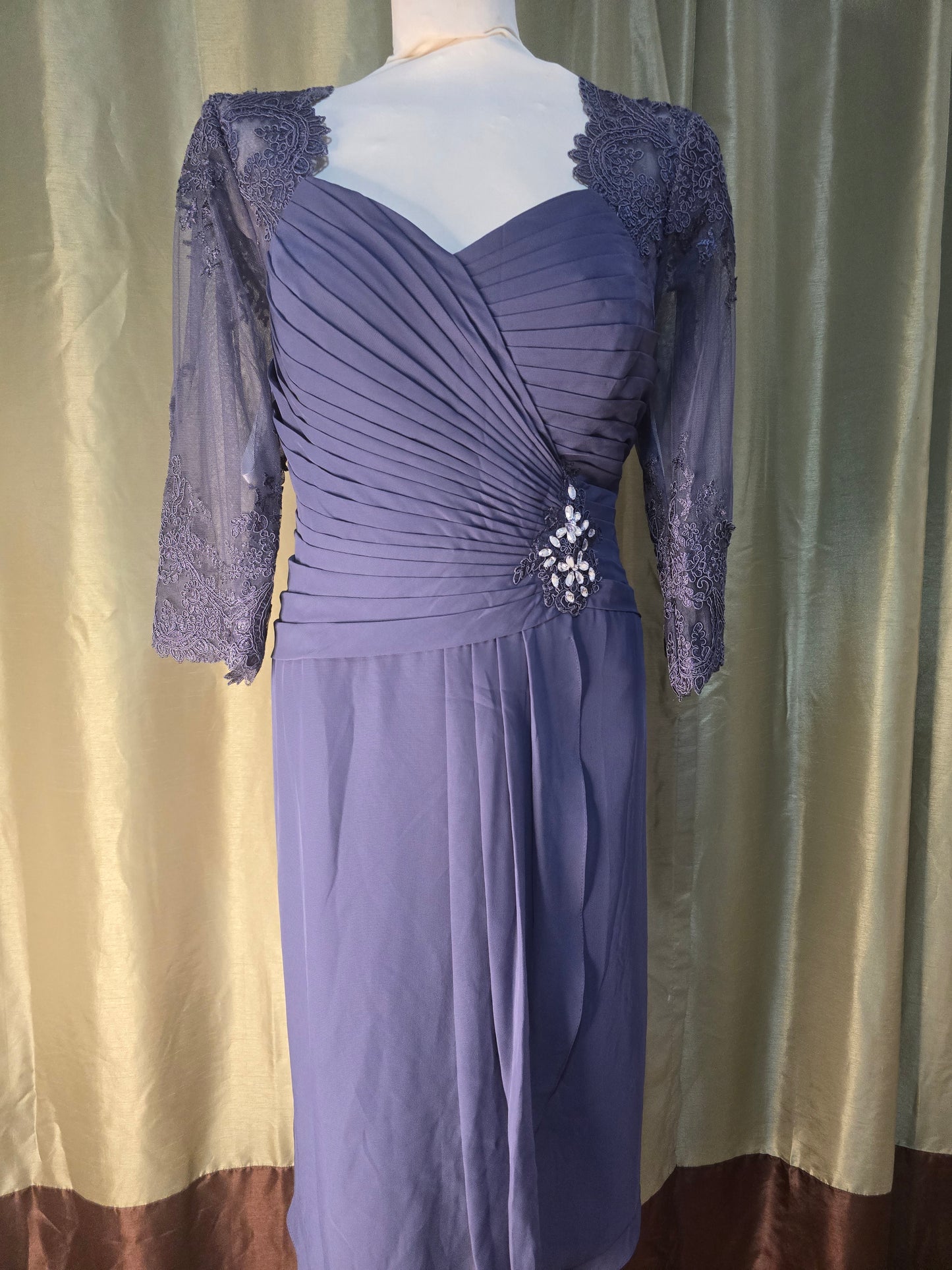 JJ's House Dusty Lavender Chiffon Formal Dress – Women's Approx. Size 14 – Knee Length – 3/4 Lace Sleeves