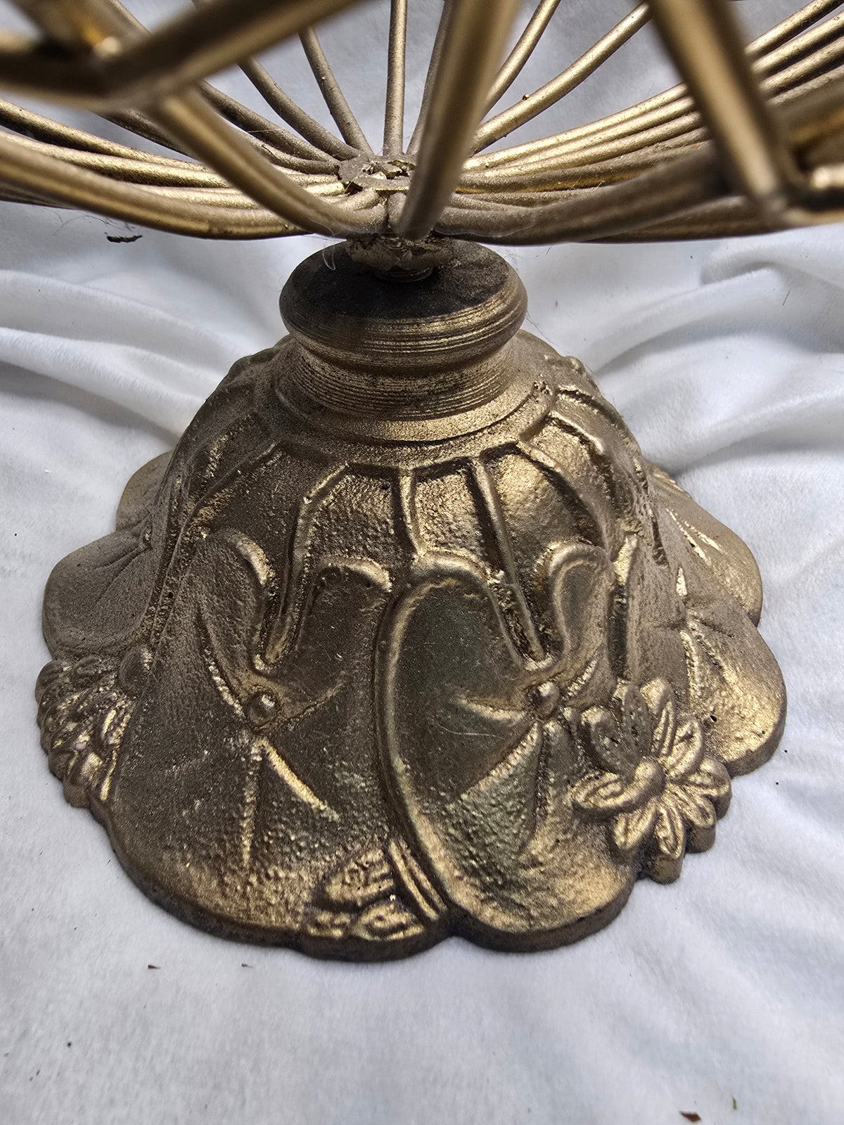 Ornate Gold Metal Wire Pedestal Basket with Lid Decorative Centerpiece
