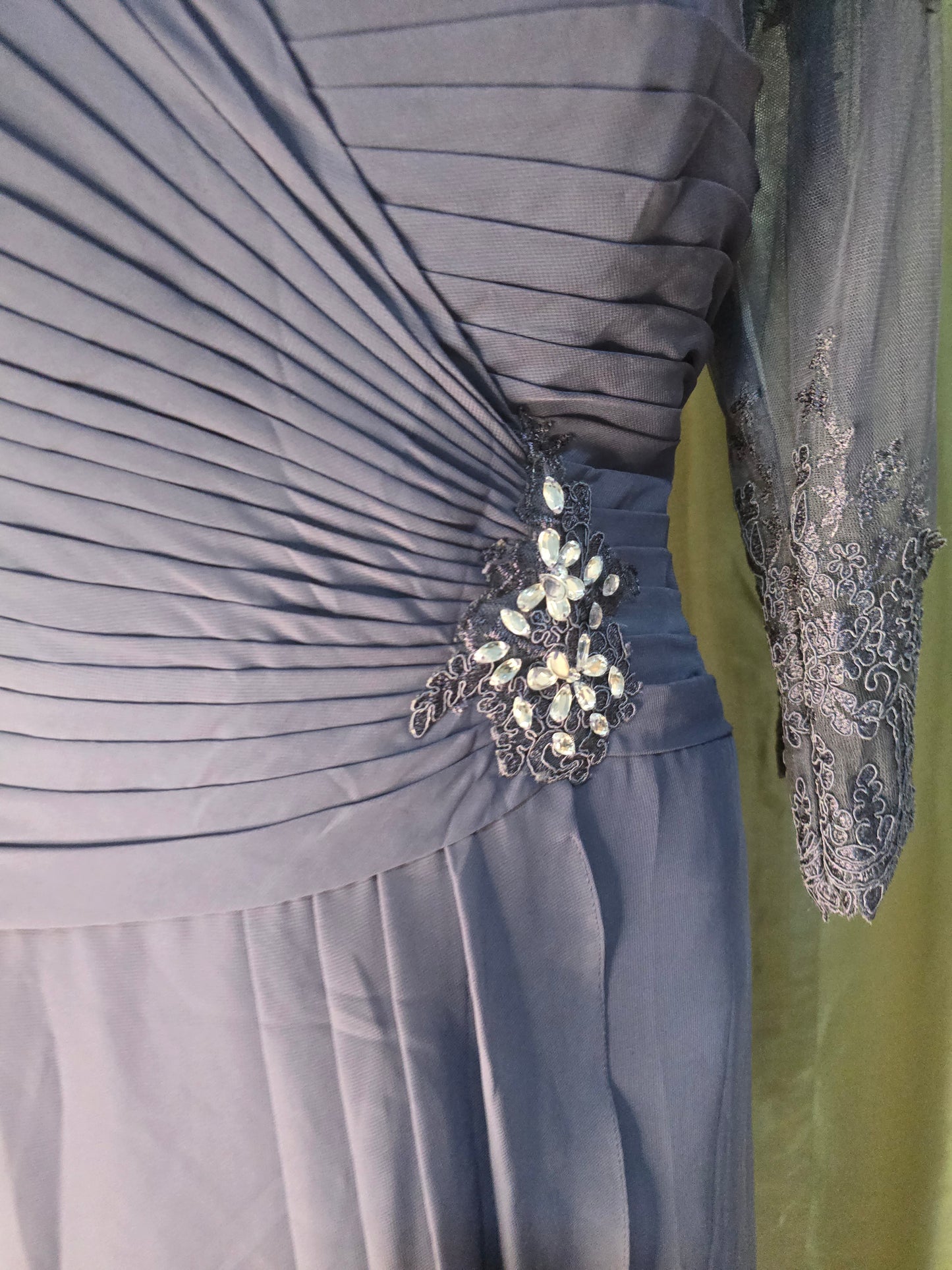 JJ's House Dusty Lavender Chiffon Formal Dress – Women's Approx. Size 14 – Knee Length – 3/4 Lace Sleeves