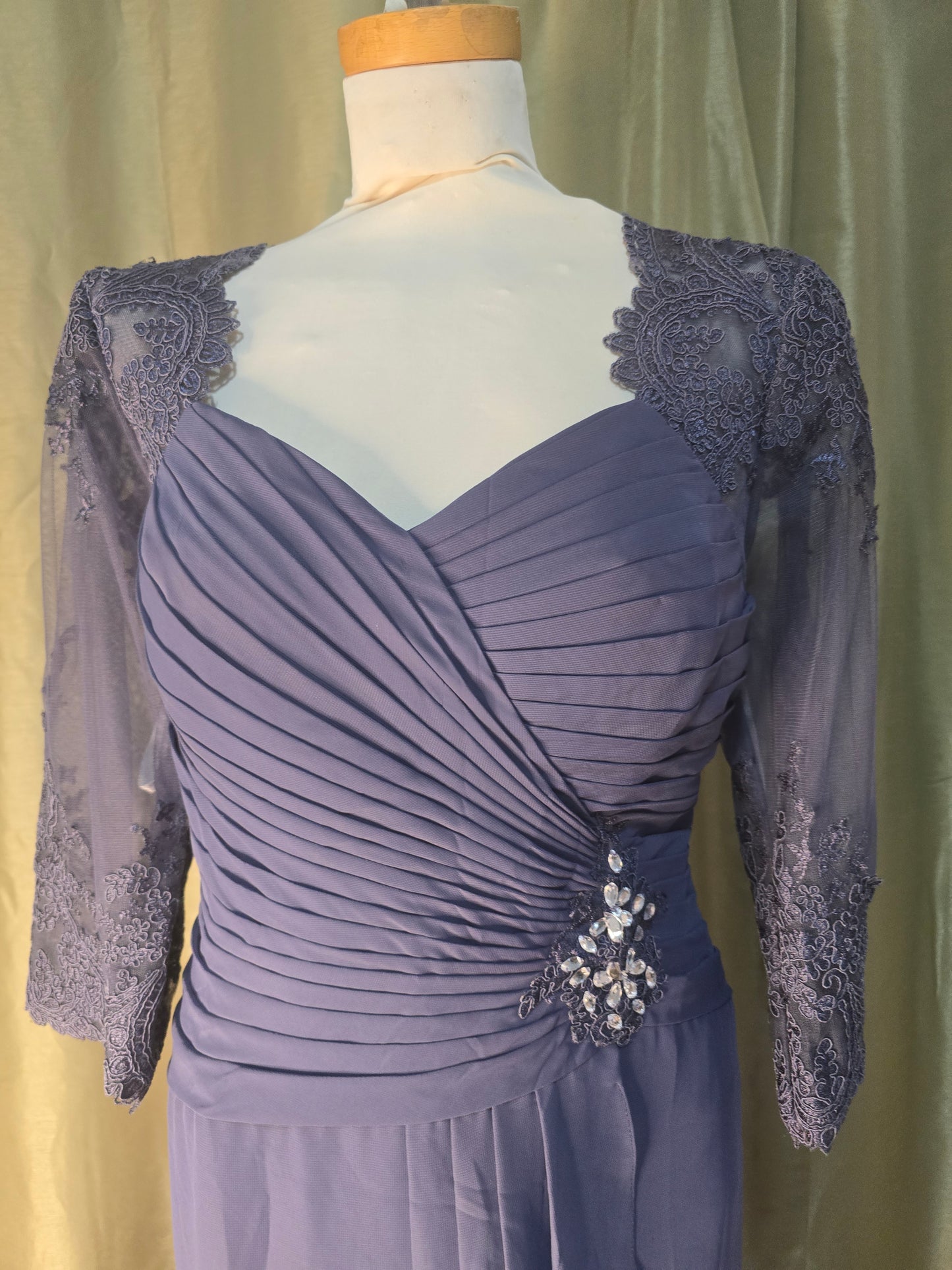JJ's House Dusty Lavender Chiffon Formal Dress – Women's Approx. Size 14 – Knee Length – 3/4 Lace Sleeves