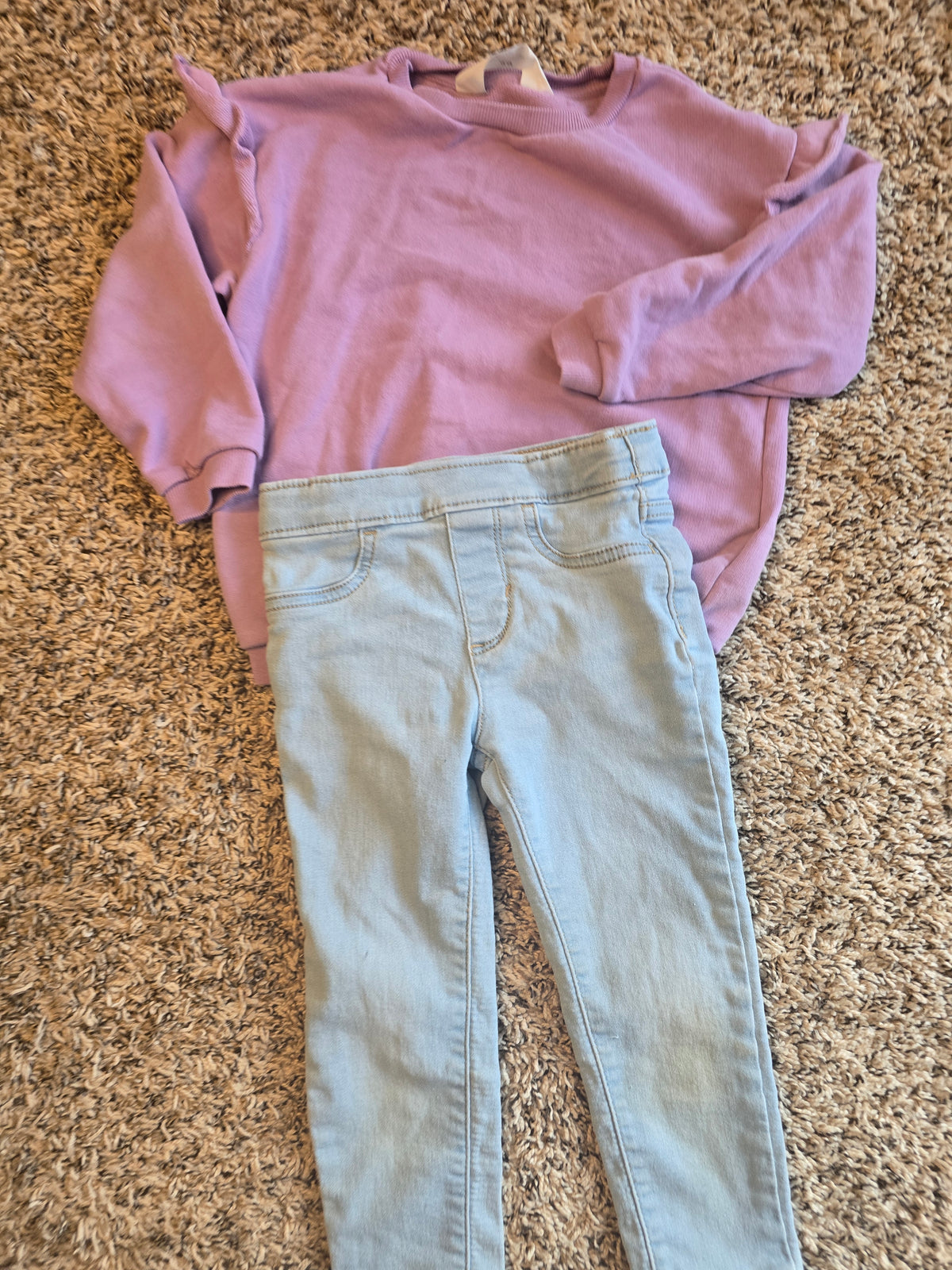 Girls H&M & Levi’s 2-Piece Outfit Set – Purple Sweatshirt & Light Wash Jeggings – Size 3T/4T