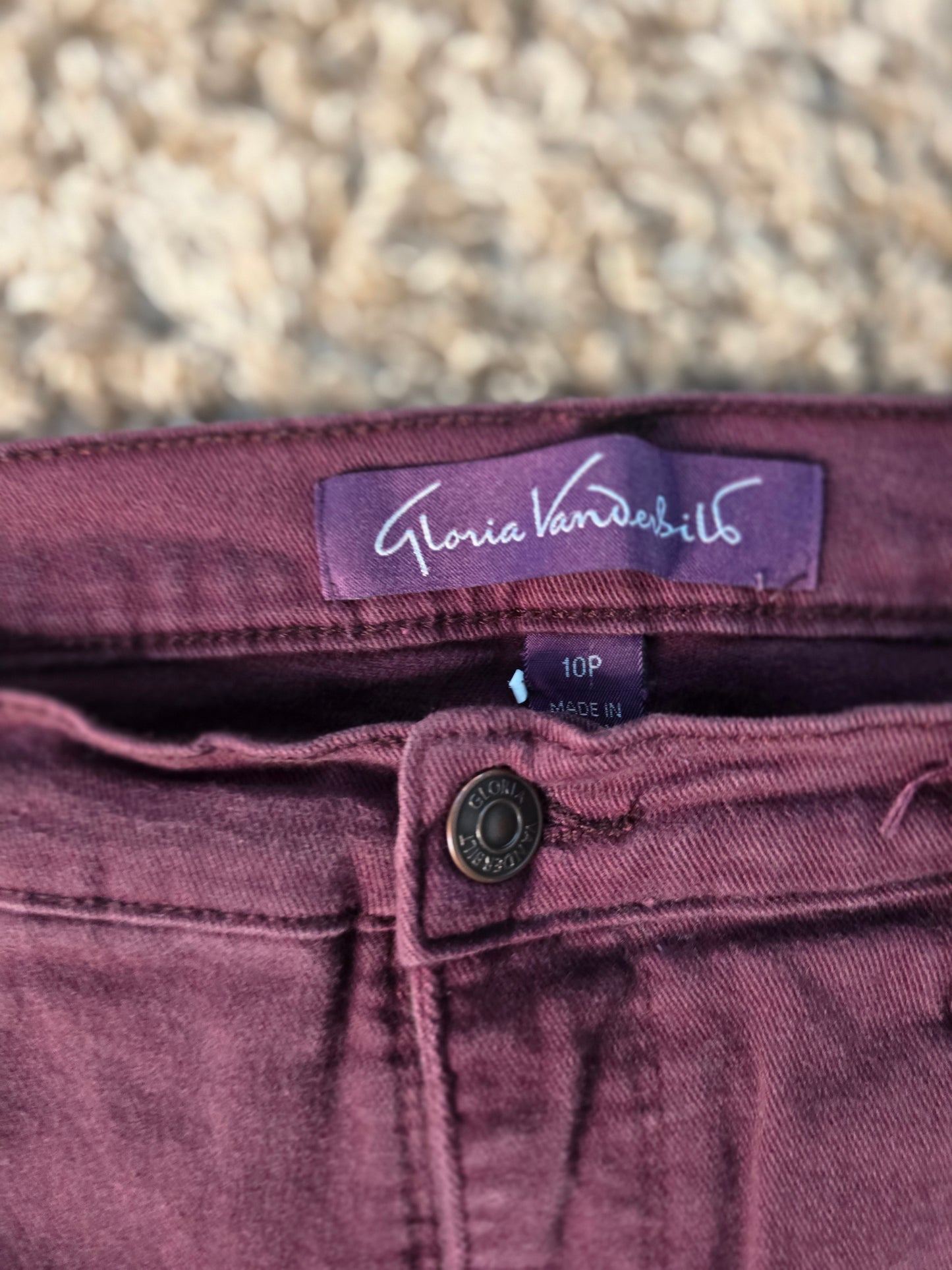 Gloria Vanderbilt Amanda Classic Fit Jeans – Burgundy/Wine – Size 10P