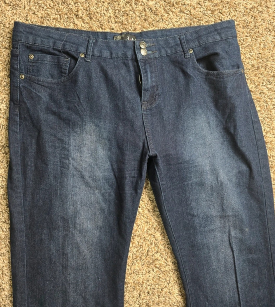 DOTS Classy Women’s Dark Wash Jeans – Size 17/18 Short