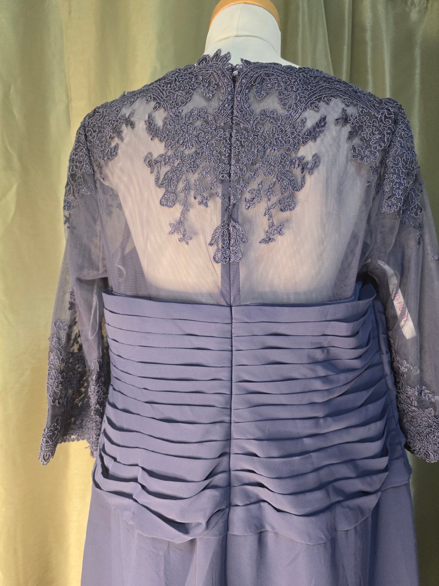 JJ's House Dusty Lavender Chiffon Formal Dress – Women's Approx. Size 14 – Knee Length – 3/4 Lace Sleeves