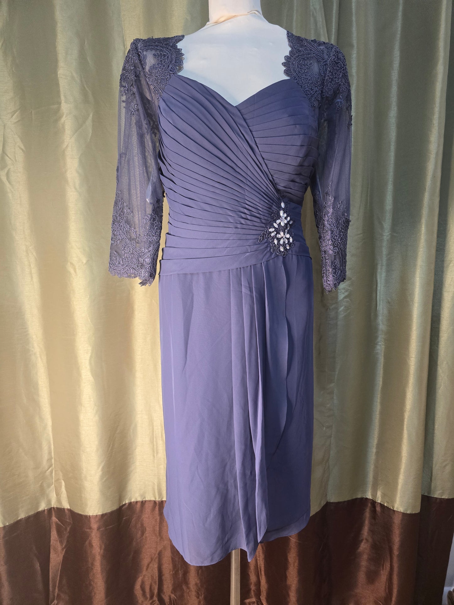 JJ's House Dusty Lavender Chiffon Formal Dress – Women's Approx. Size 14 – Knee Length – 3/4 Lace Sleeves